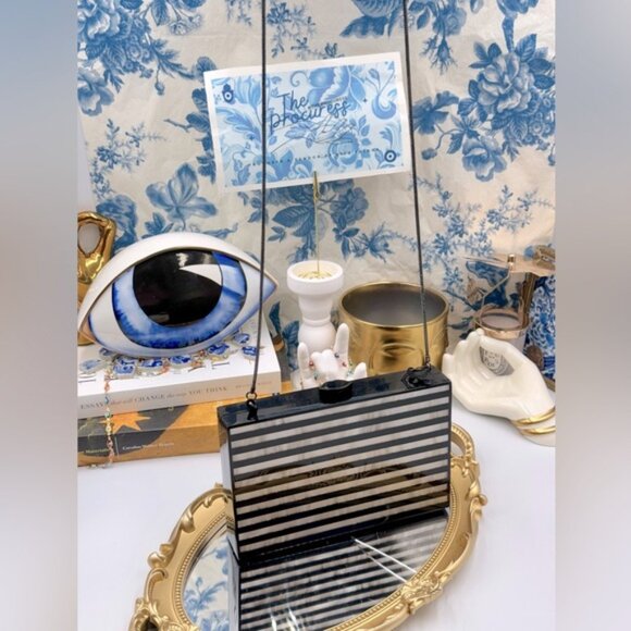 🆕 LULU GUINNESS 🧿 NWT Cassie Striped Black & Mother of Pearl Perspex Clutch - Picture 3 of 15